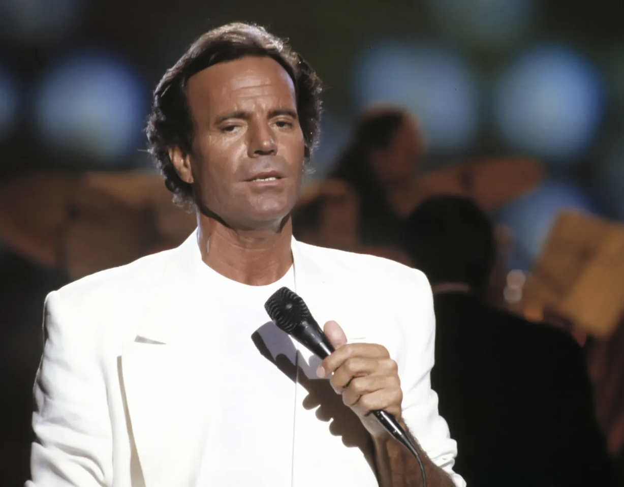 Julio Iglesias acaba con el debate sobre sus líos con amantes y el dinero que ha tenido