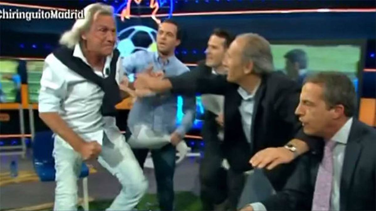 Cristóbal Soria atacado por Hugo Gatti Cristóbal Soria atacado por Hugo Gatti