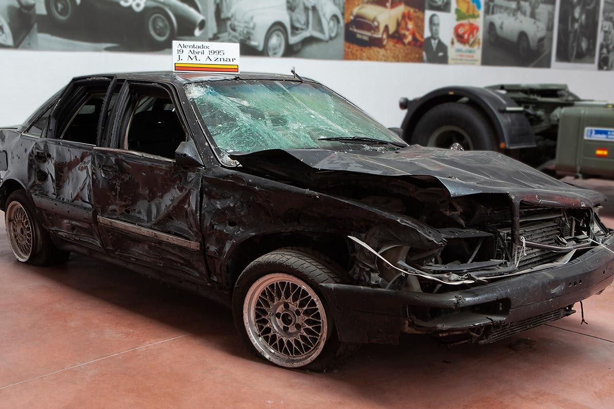 Estado en el que quedó el coche del atentado contra Aznar Estado en el que quedó el coche del atentado contra Aznar