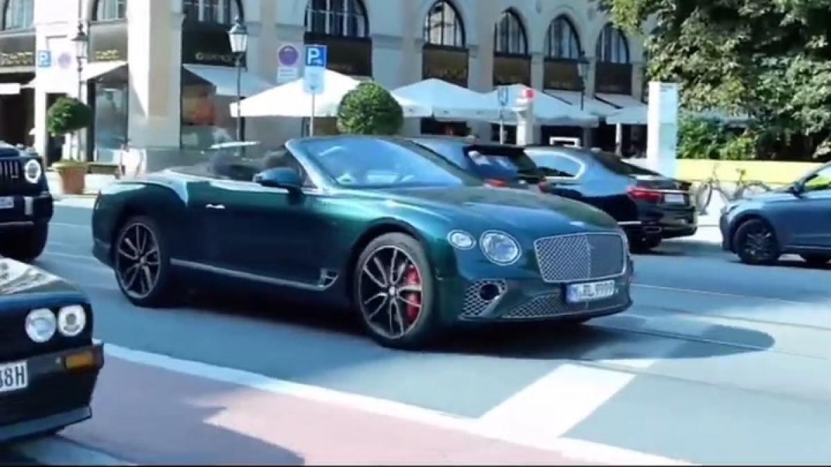 Robert Lewandowski en su Bentley