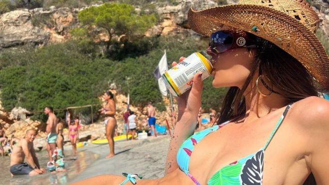 Emly Ratajkowski disfutando en Mallorca Emly Ratajkowski disfutando en Mallorca