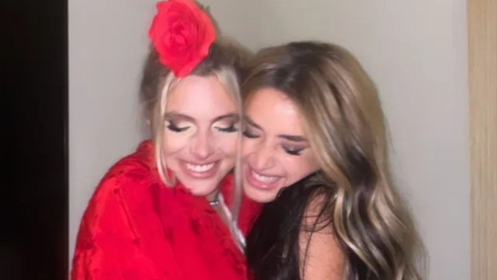 Regalo de Lola Índigo a Lele Pons Regalo de Lola Índigo a Lele Pons
