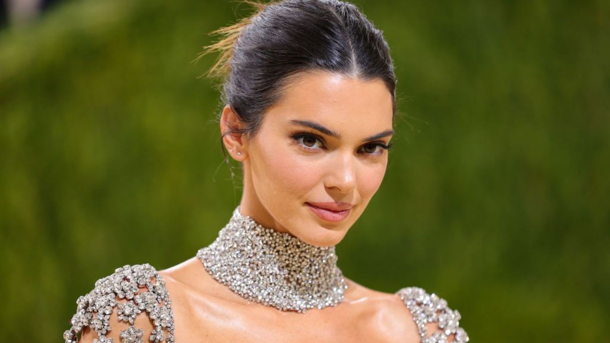Kendall Jenner se atreve a mostrar públicamente su ropa interior: ¿creará tendencia en los desfiles?