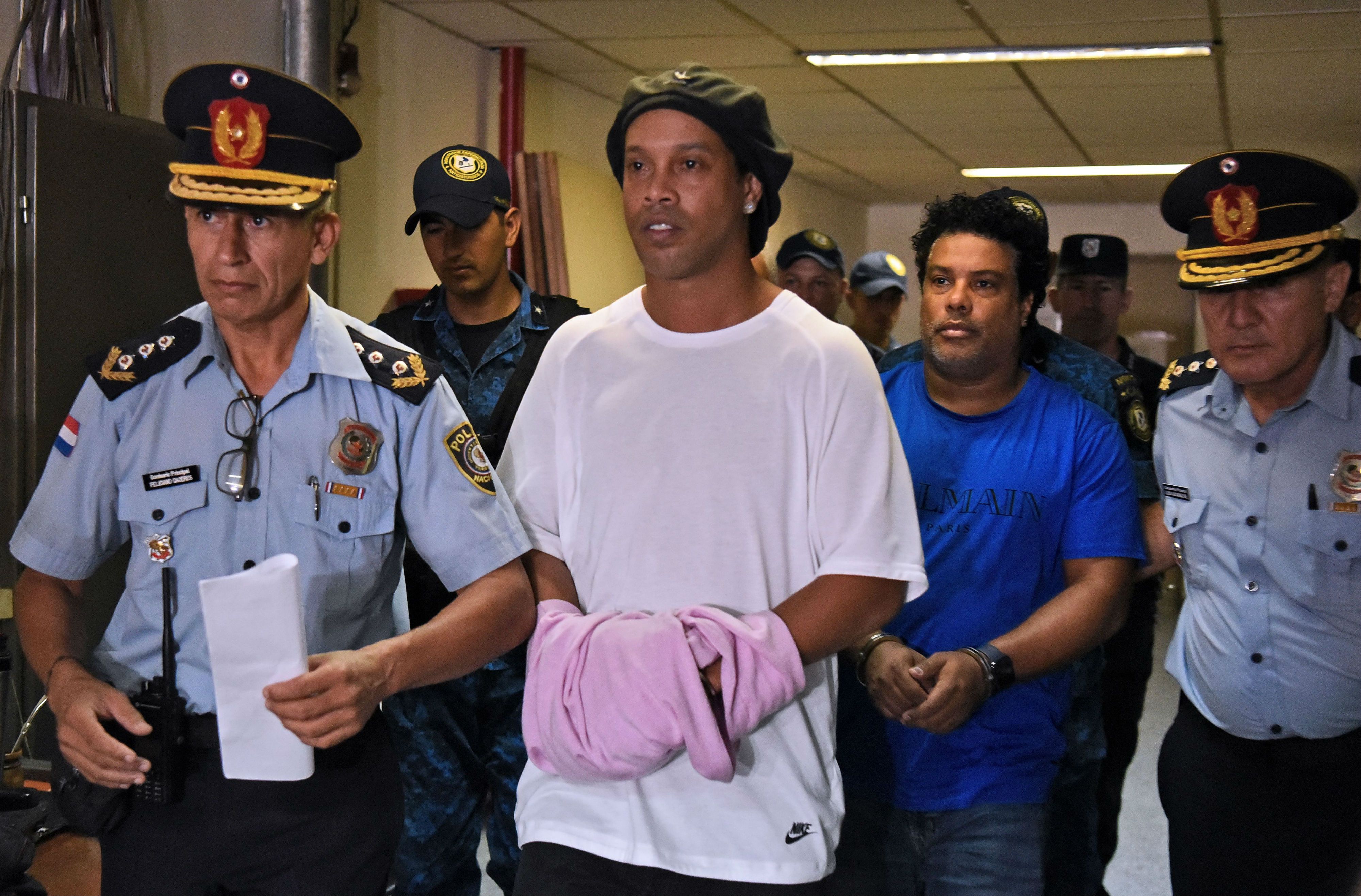 Detención de Ronaldinho Detención de Ronaldinho