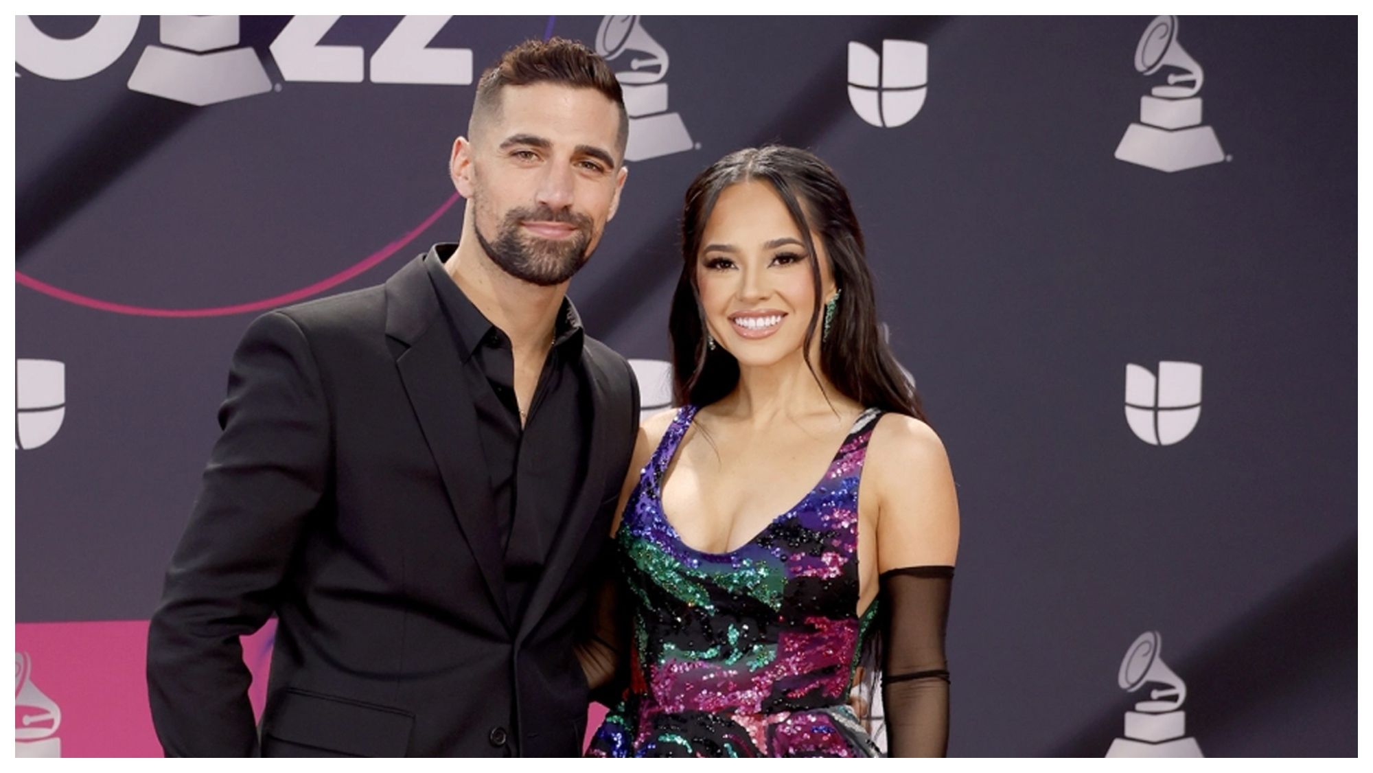 Becky G junto a Sebastián