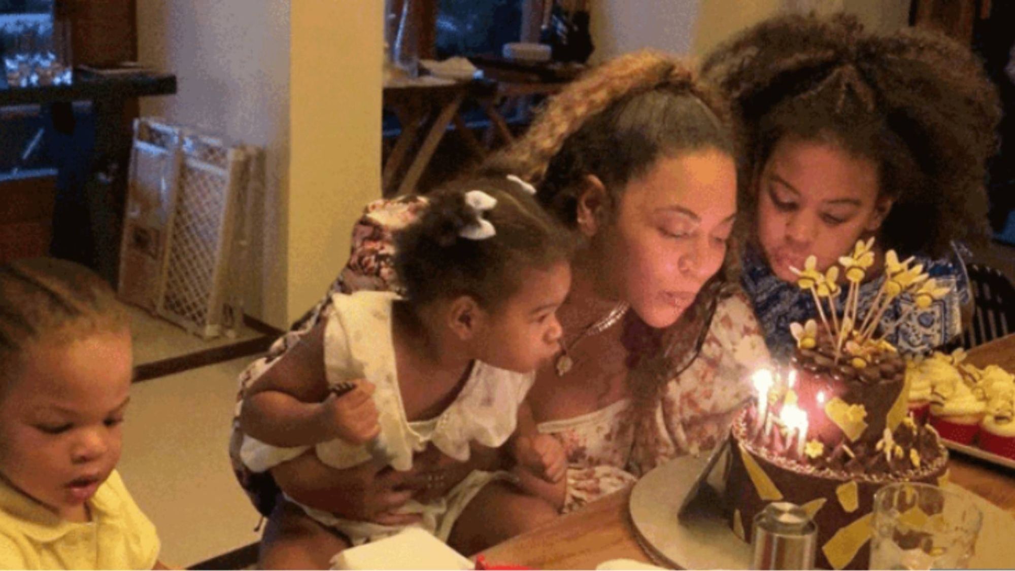Beyoncé y sus hijos Beyoncé y sus hijos