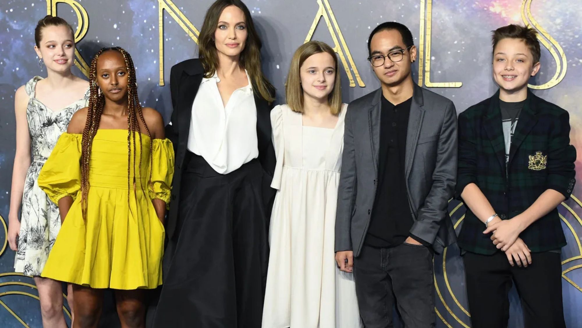 Angelina Jolie y sus hijos Angelina Jolie y sus hijos