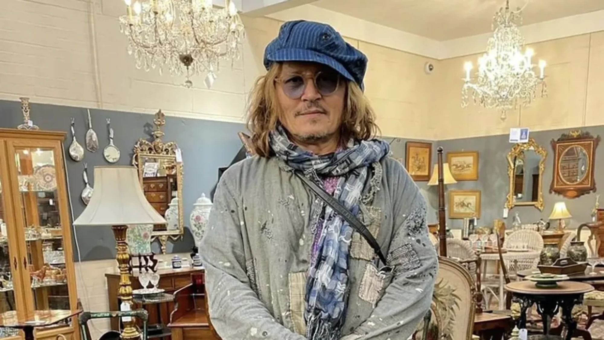Johnny Depp en la tienda de antigüedades