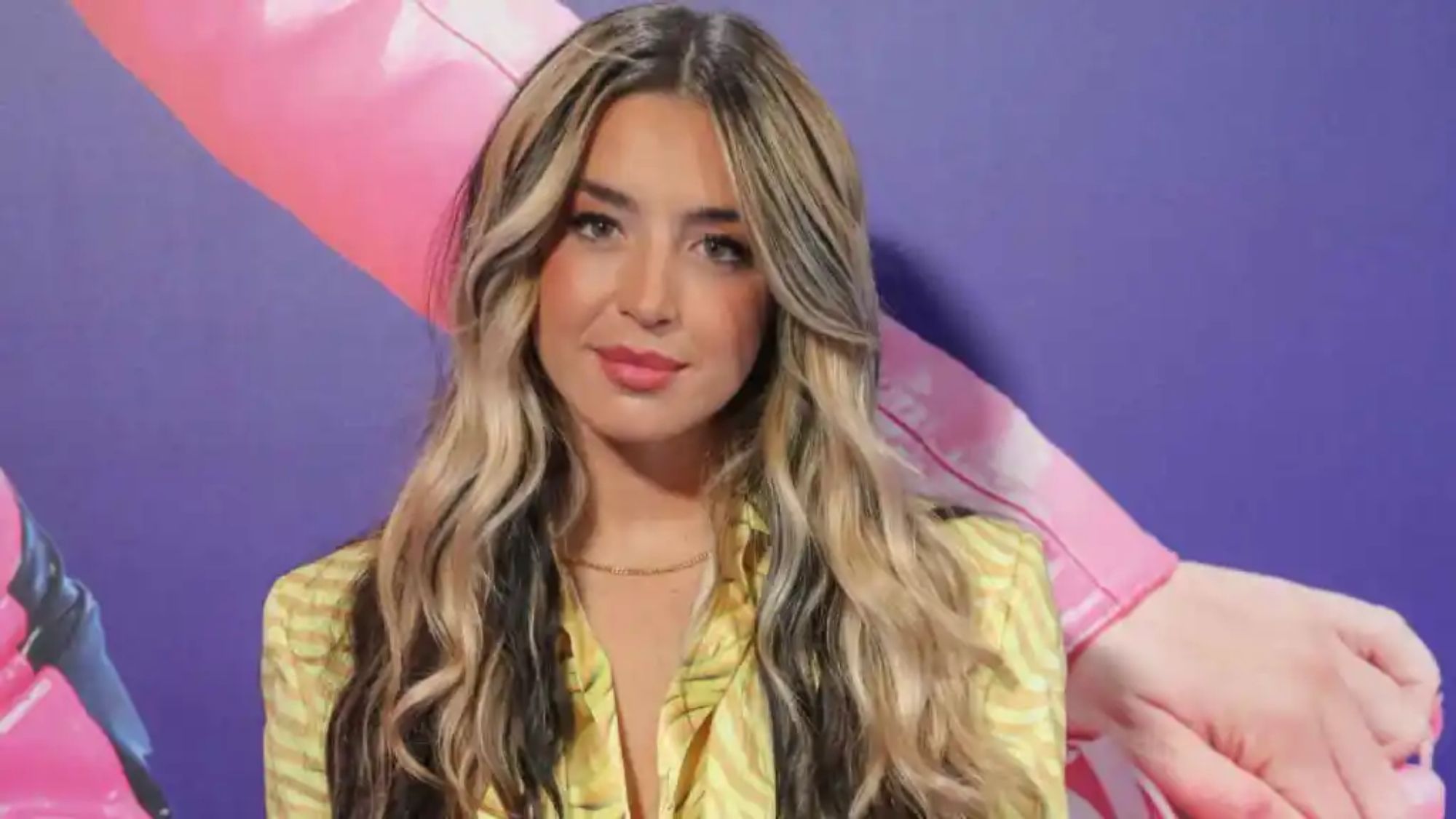 Lola Índigo le tira la caña en directo a un colaborador de 'El Chiringuito'