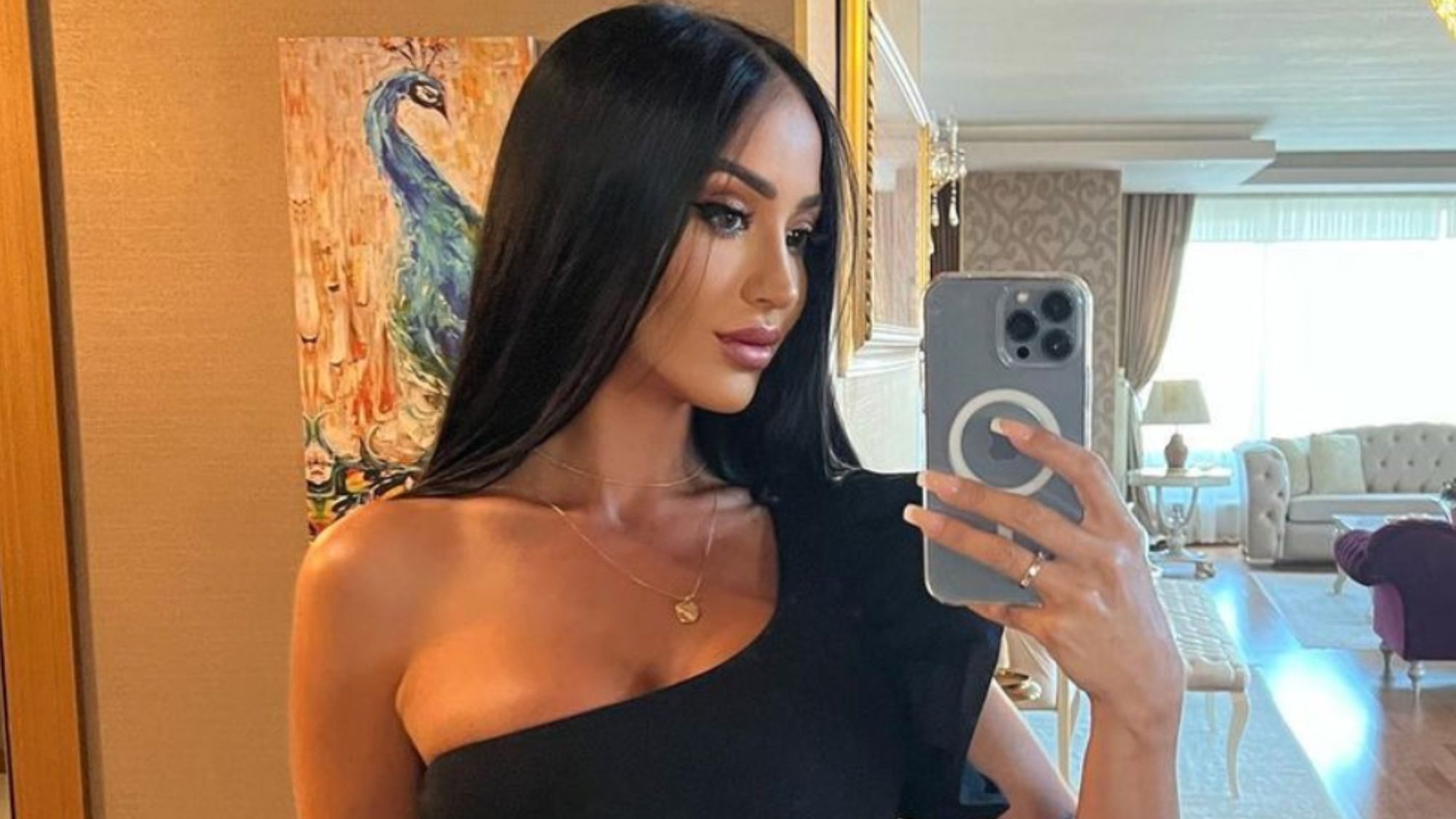 Jesé y Aurah se pasan Halloween e Instagram: posado subido de tono