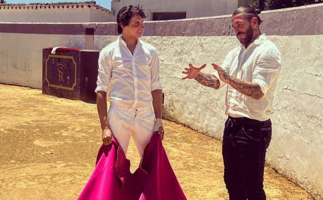 Sergio Ramos en la plaza de toros de la finca en venta Sergio Ramos en la plaza de toros de la finca en venta