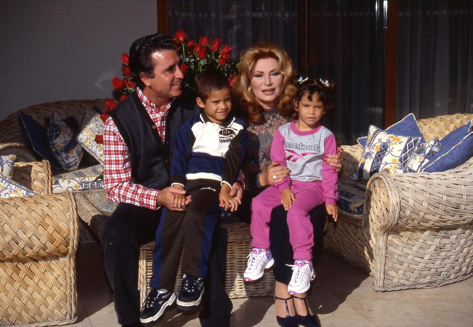 Gloria Camila y su hermano José Fernando junto a Rocío Jurado y Ortega Cano Gloria Camila y su hermano José Fernando junto a Rocío Jurado y Ortega Cano