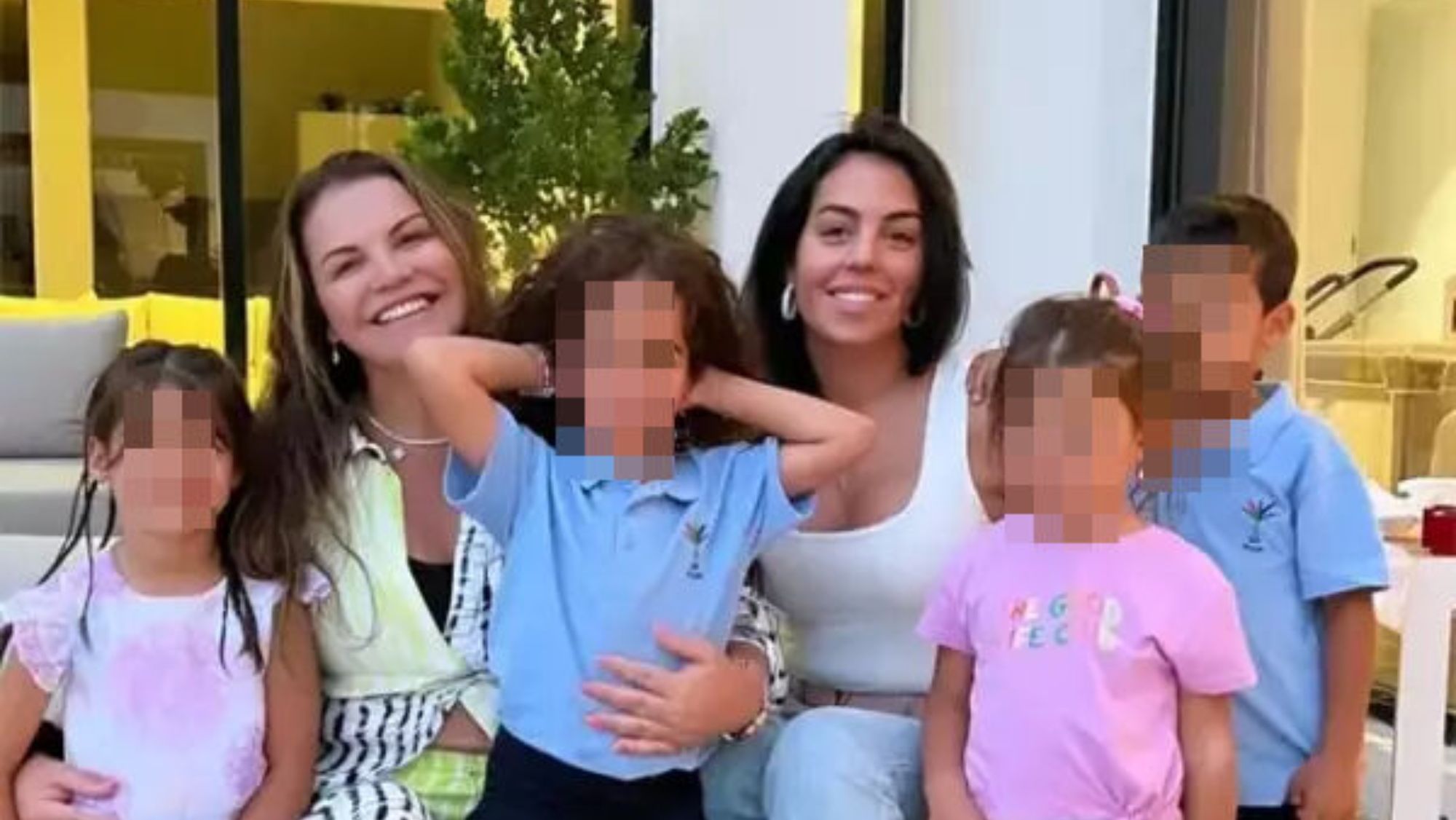 La foto de Georgina y Katia Aveiro La foto de Georgina y Katia Aveiro