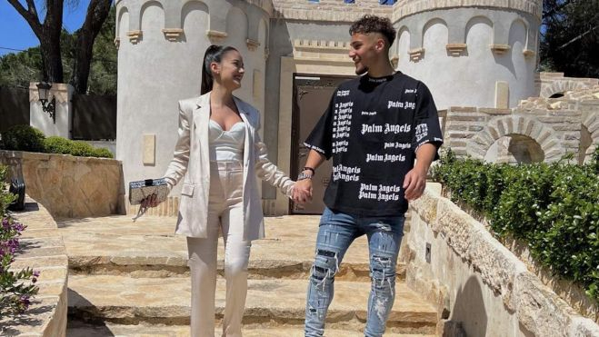 Julia Janeiro y Tommy Rossi en su mansión Julia Janeiro y Tommy Rossi en su mansión