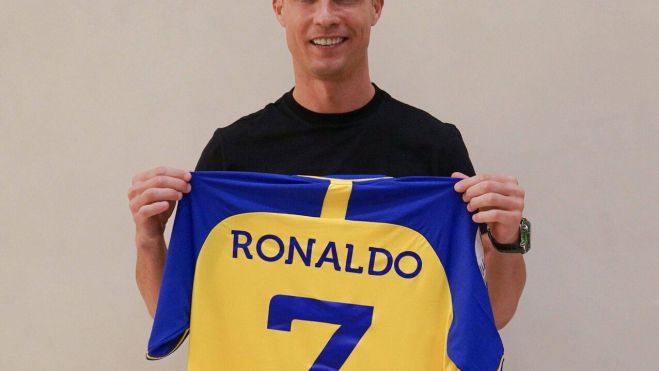 Cristiano Ronaldo firmaba por el Al Nasrr Cristiano Ronaldo firmaba por el Al Nasrr