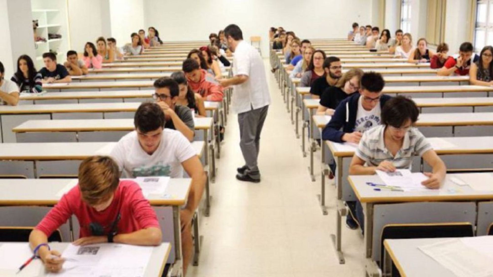 Hoy ha comenzado la EvAU en cuatro comunidades autónomas y es normal que los estudiantes recen a Santos