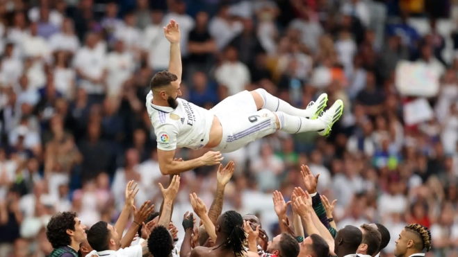 Karim Benzema es manteado Karim Benzema es manteado