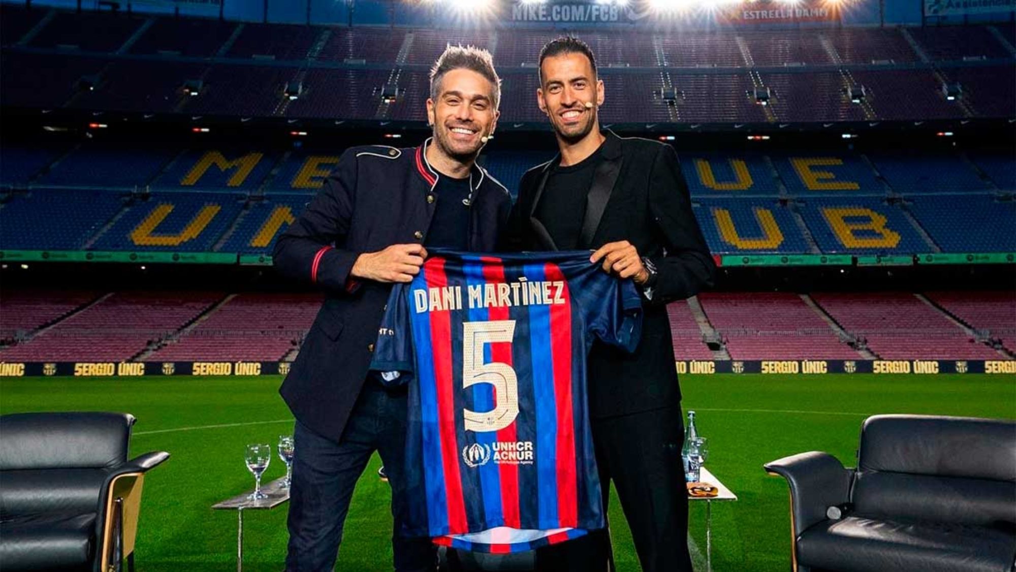 Dani Martínez y Sergio Busquets en el acto de su despedida