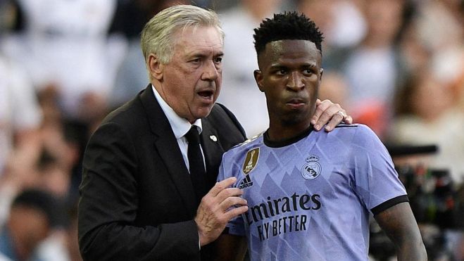 Carlo Ancelotti y Vinicius Júnior