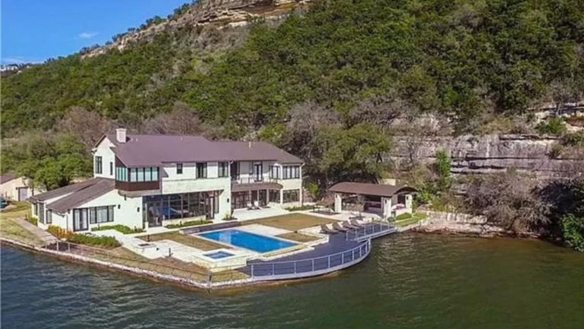 Mansión de Elon Musk a orillas del lago Travis