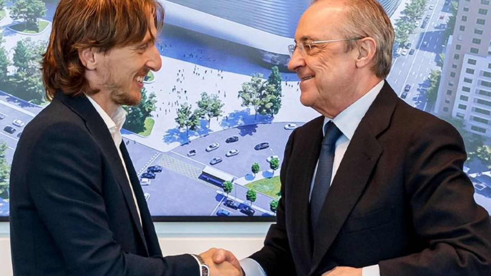 Luka Modric y Florentino Pérez