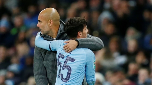 Brahim Díaz con Pep Guardiola en el Manchester City