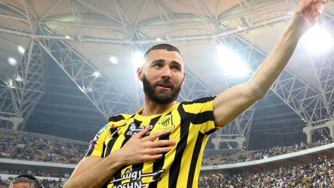 Karim Benzema en su presentación con su nuevo equipo Karim Benzema en su presentación con su nuevo equipo