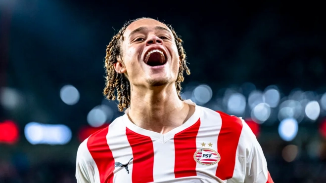 Xavi Simons con el PSV Xavi Simons con el PSV