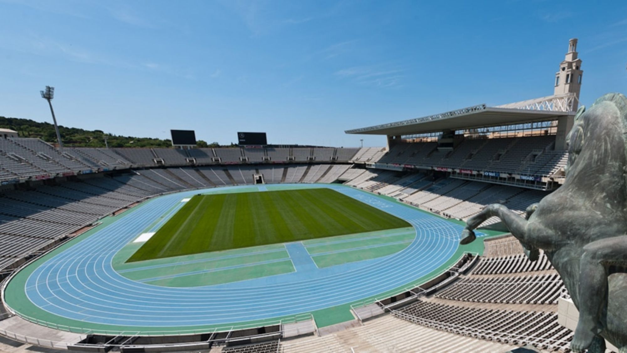 El Estadio de Montjuic no atrae a los socios del Barça