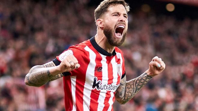 Iñigo Martínez con el Athletic Club de Bilbao