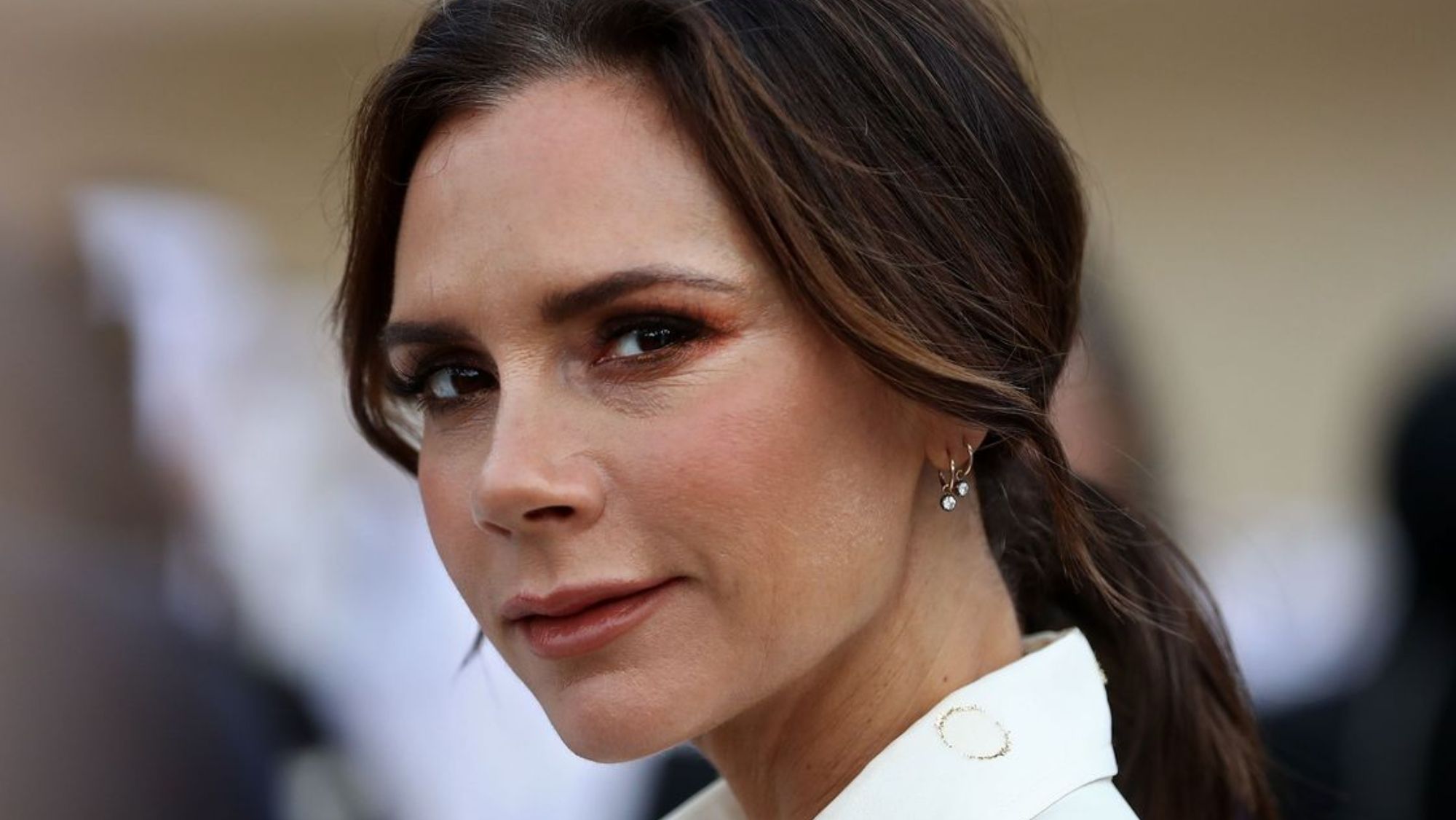 Clara Chía lució un vestido de Victoria Beckham en la boda de Marc Piqué