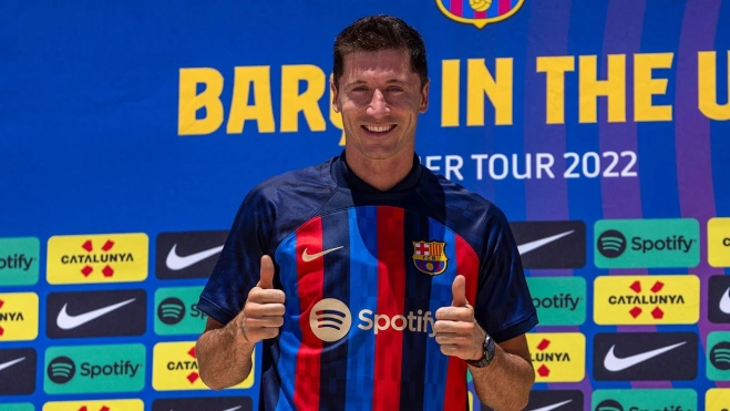 Lewandowski en su presentación con el Barça