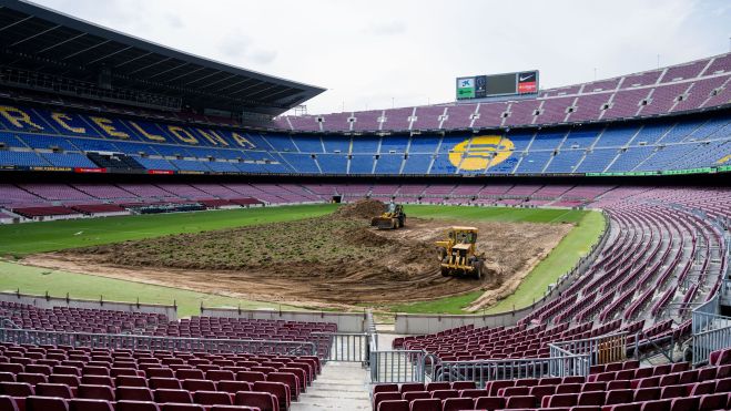 El Camp nou en una de sus fases durante las obras