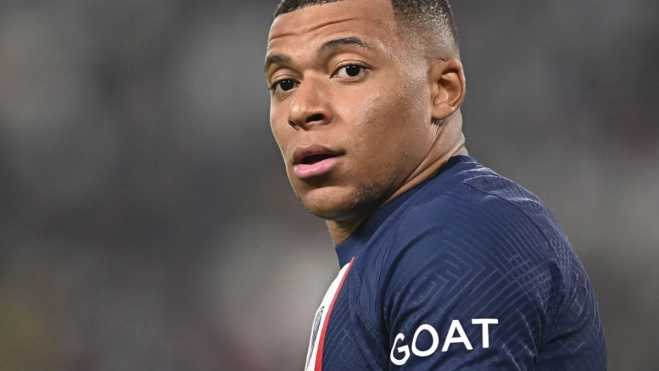 Kylian Mbappé con la camiseta del PSG