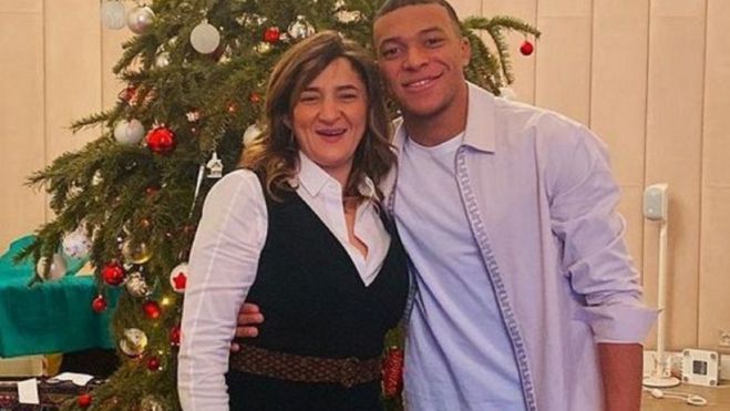 Mbappé con su madre, Fayza Lamari