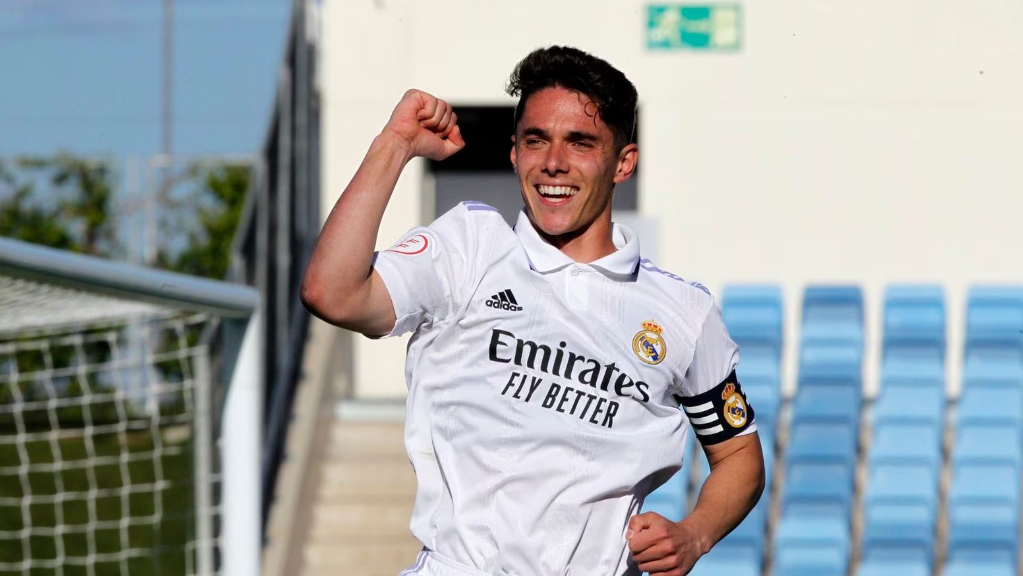 Sergio Arribas celebra un gol con el Castilla