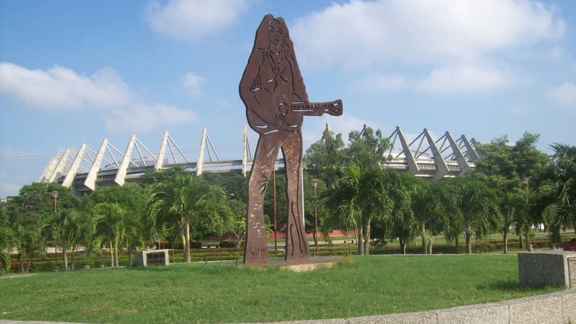 La otra estatua de Shakira en su Barranquilla natal