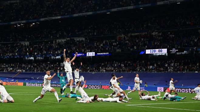 El Real Madrid celebrando con su afición el pase a la final de París El Real Madrid celebrando con su afición el pase a la final de París