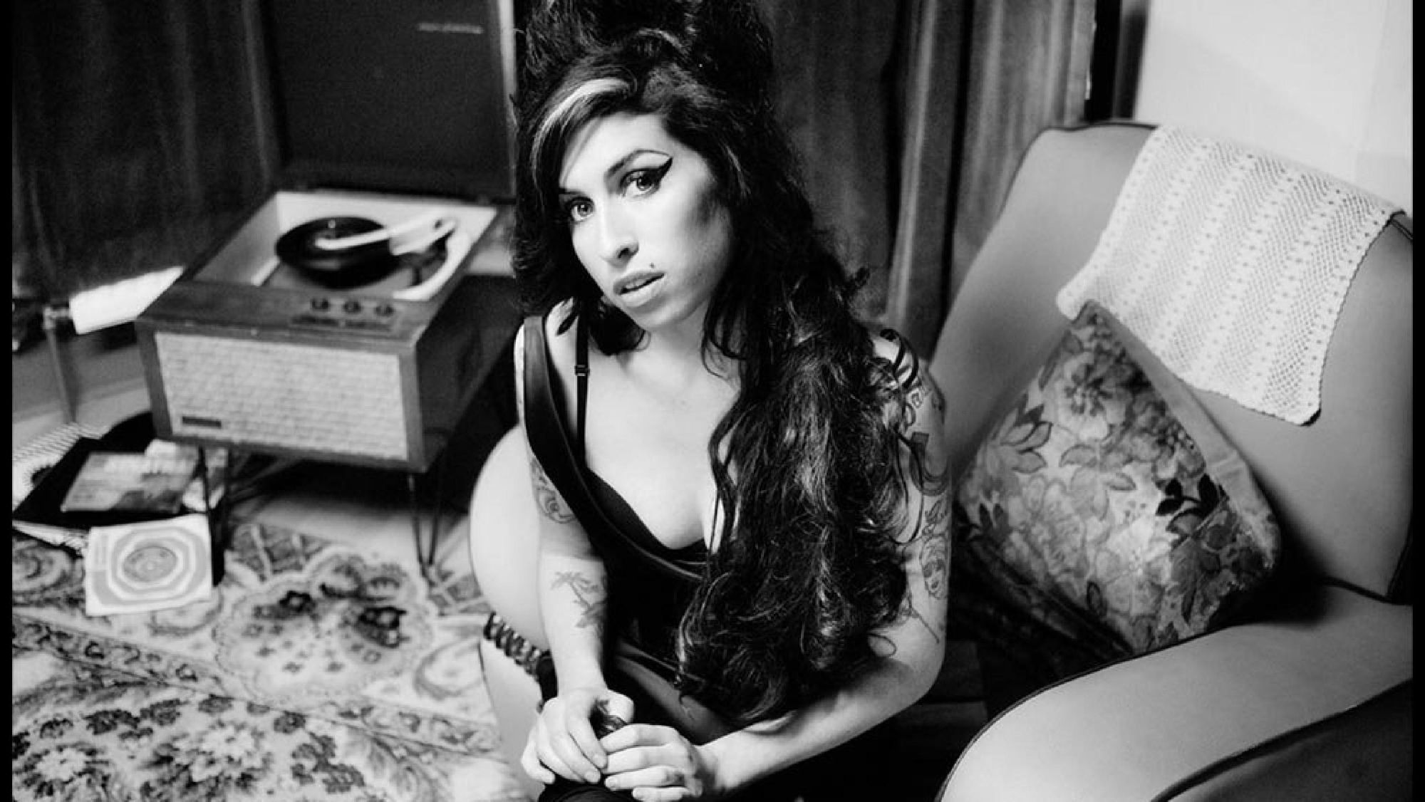 Amy Winehouse posando
