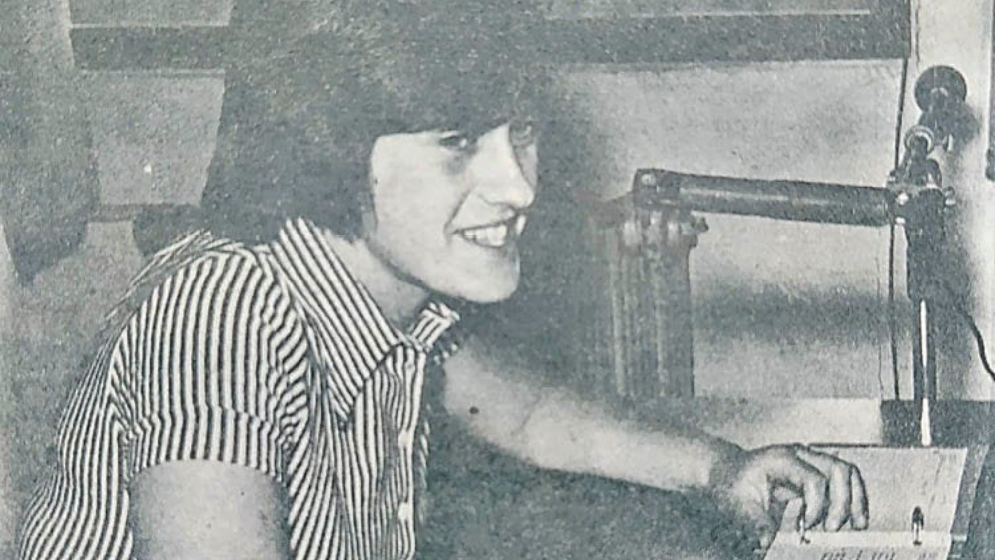 Chelo García Cortés muy joven en la radio