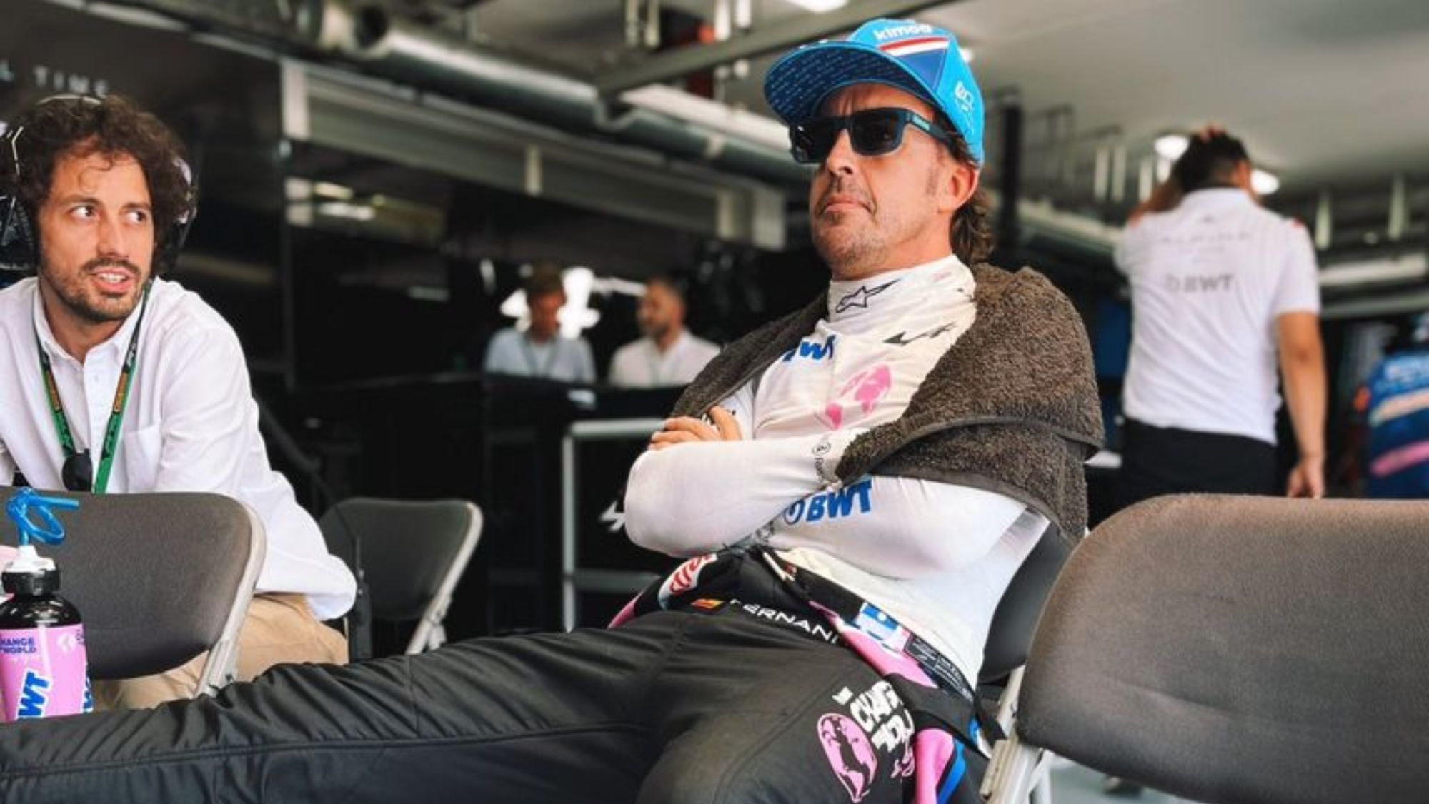 Este es el garaje de un F-1: ¿Qué coches tiene Fernando Alonso?