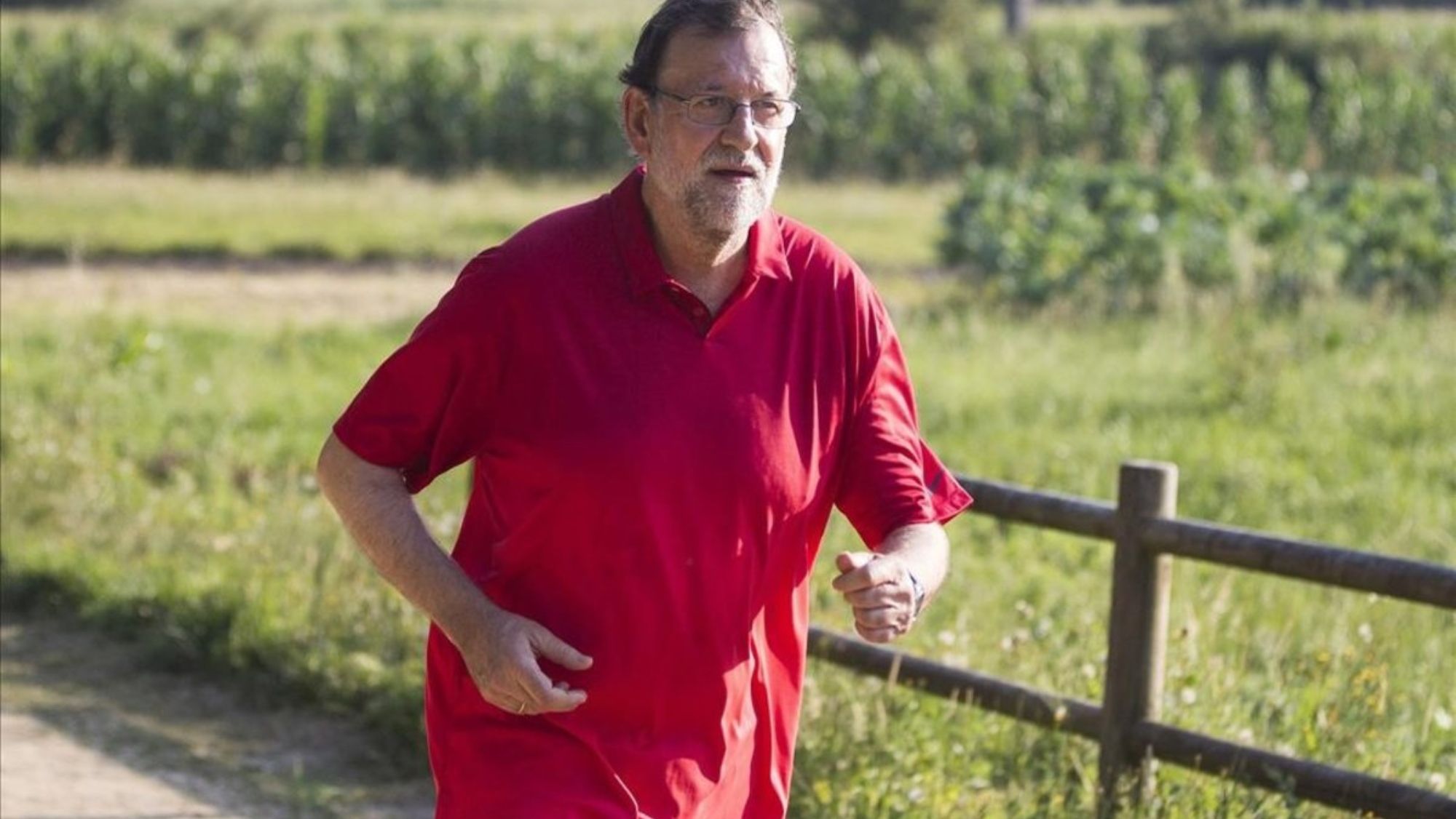 Mariano Rajoy andando como hobbie Mariano Rajoy andando como hobbie