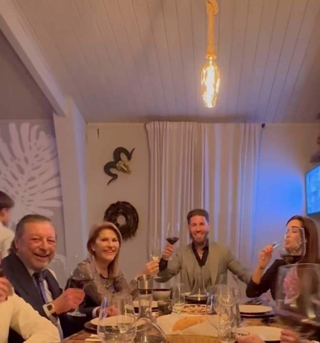 Cena de Sergio Ramos y Pilar Rubio con los padres del futbolista