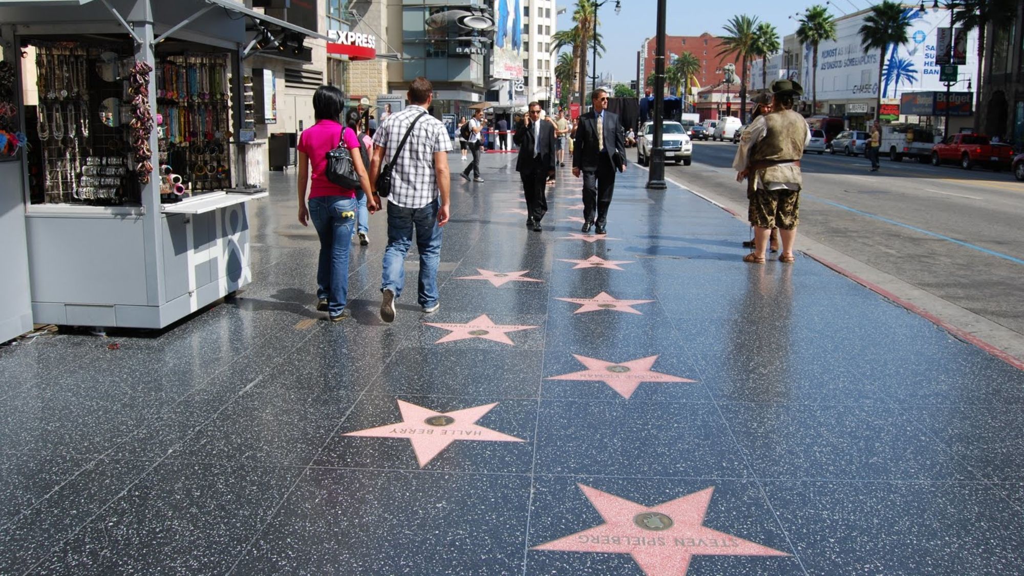 Cuánto dinero cuesta mantener una estrella en el paseo de la fama?
