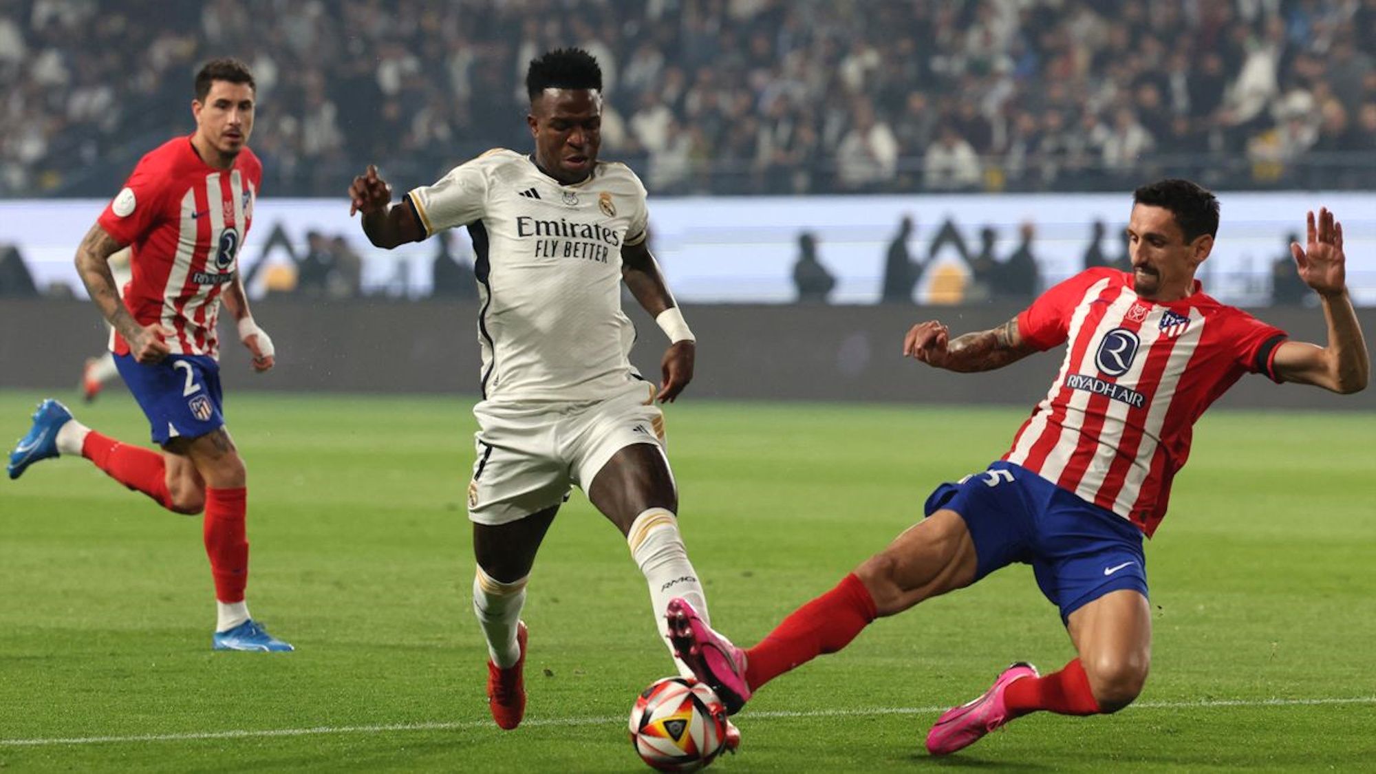 La exnovia de Vinicius vuelve a las andadas con una foto que sube la temperatura