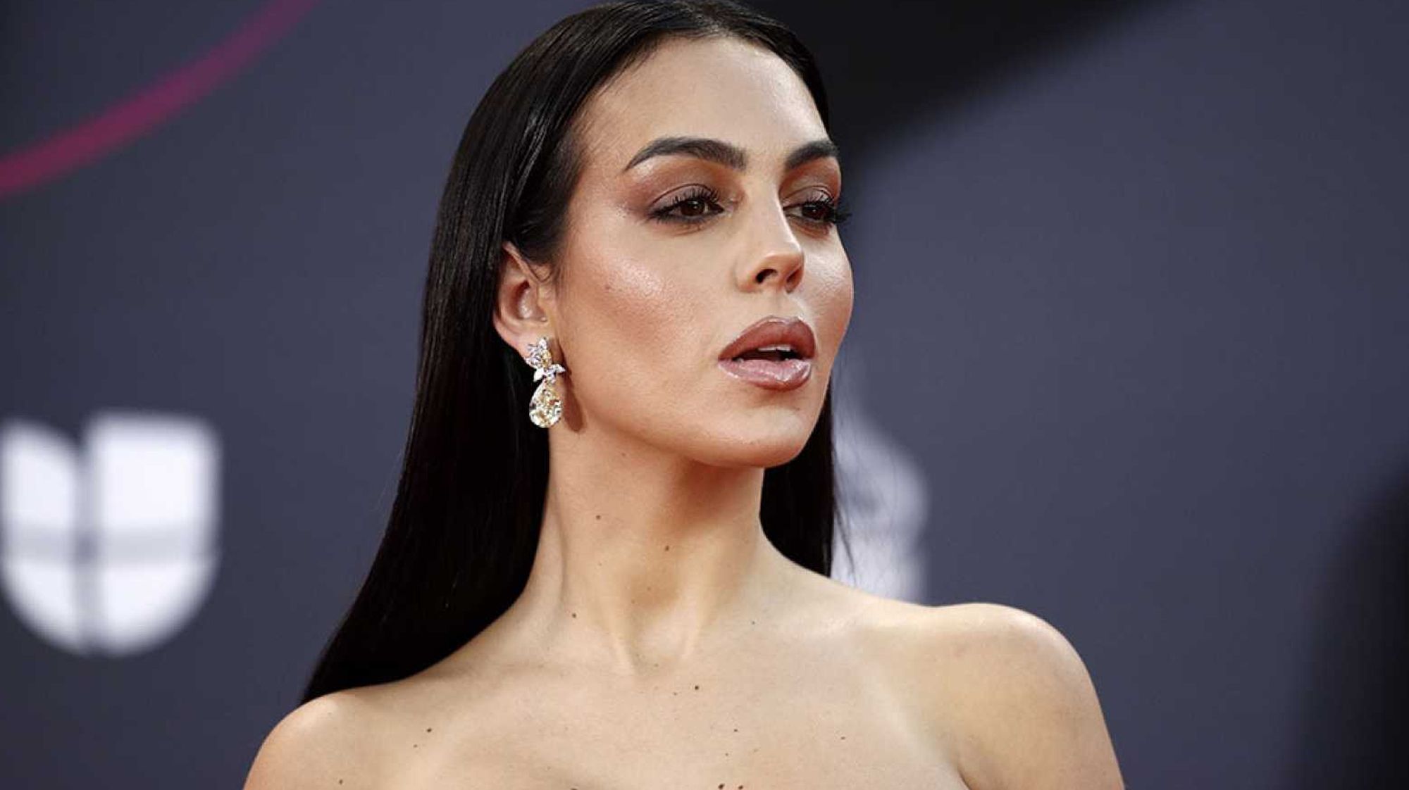 La impresionante foto de Georgina, con escote de revista, que bate todos los récords