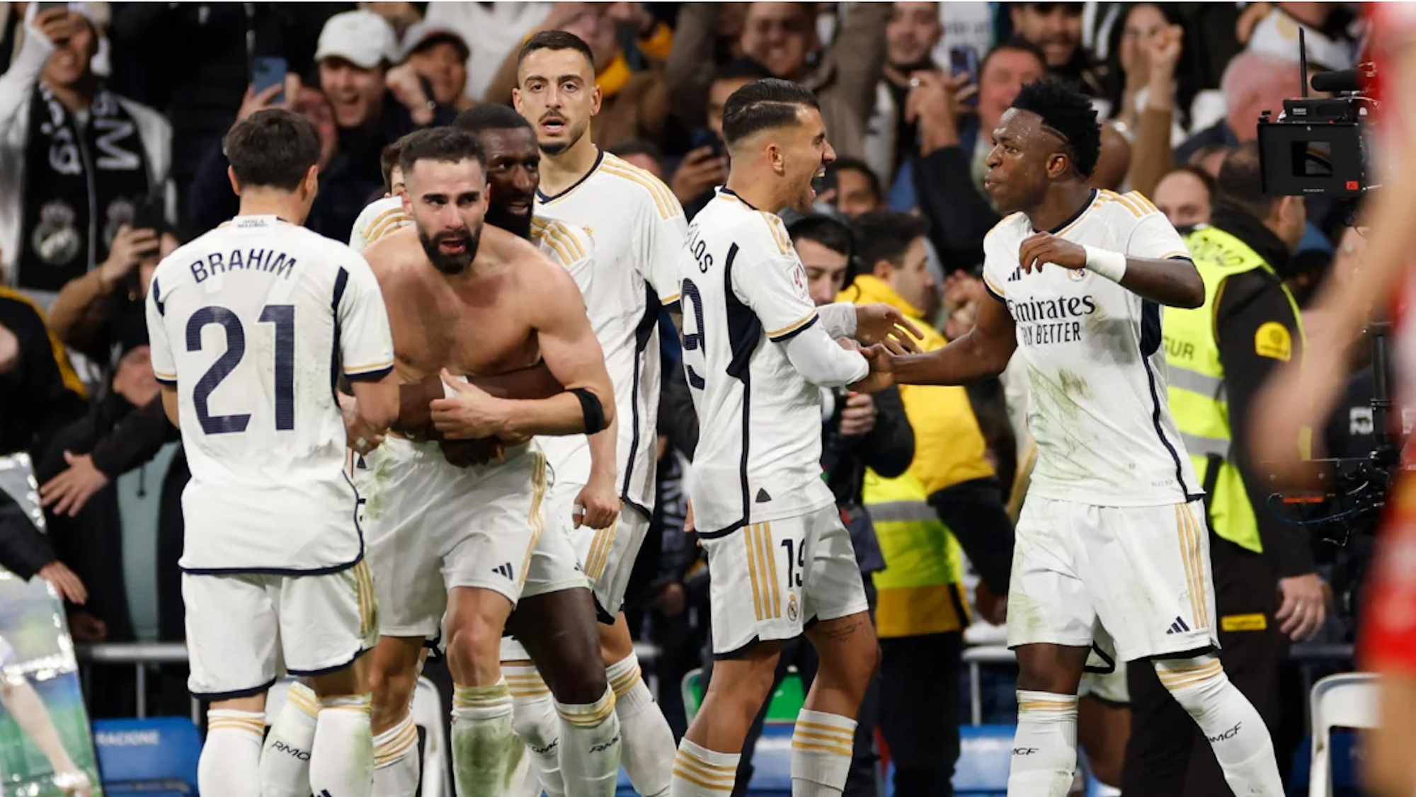 La WAG del Madrid que presume de marido tras el partido ante el Almería saca pecho