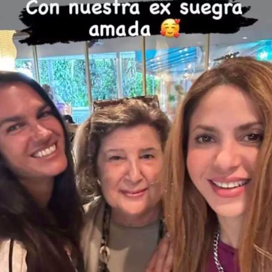 Shakira con su ex suegra Shakira con su ex suegra
