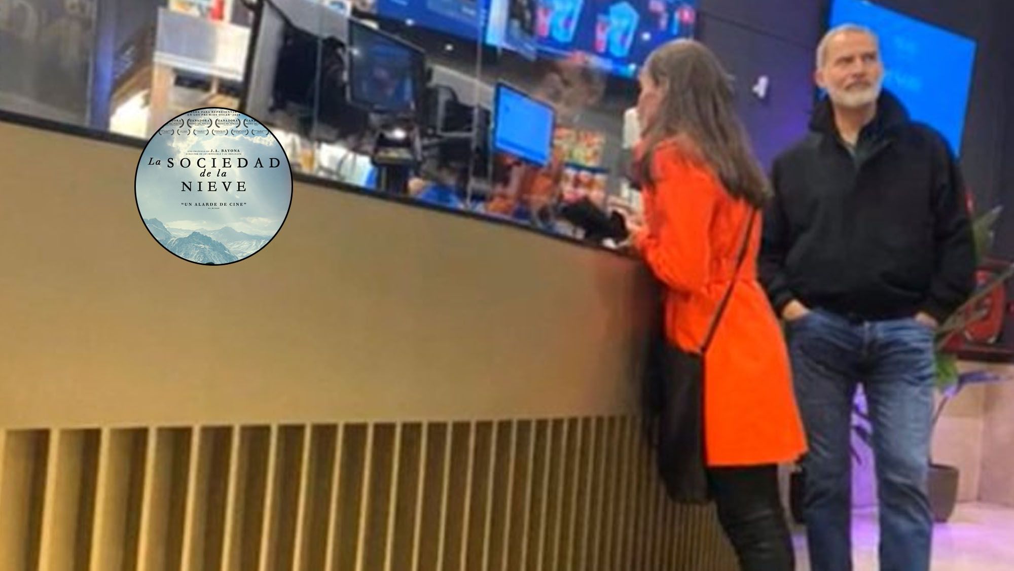 El 'zasca' del Rey Felipe y Letizia al director de 'La Sociedad de Nieve': pillados en el cine