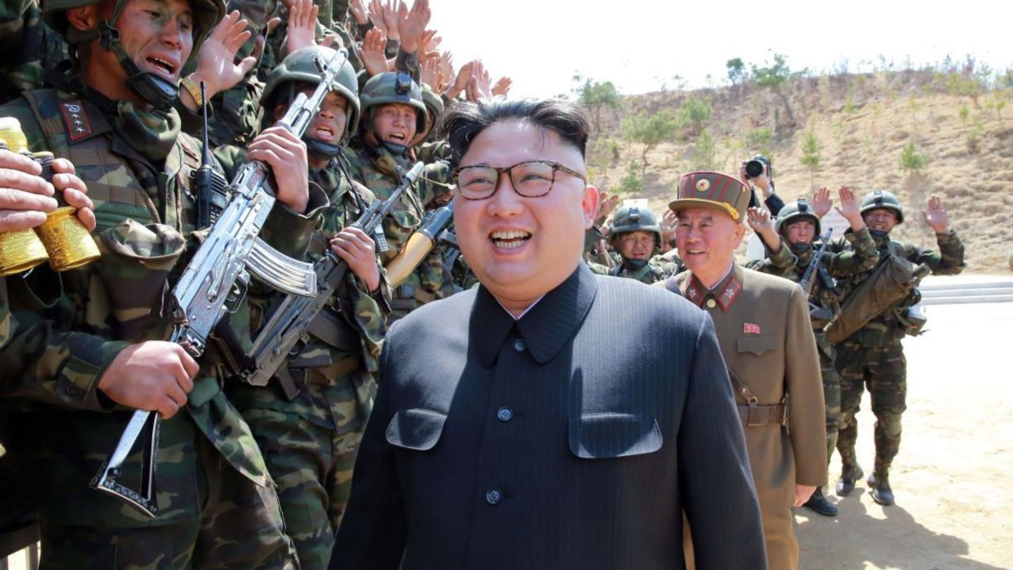 Kim Jong Un revisando las tropas Kim Jong Un revisando las tropas